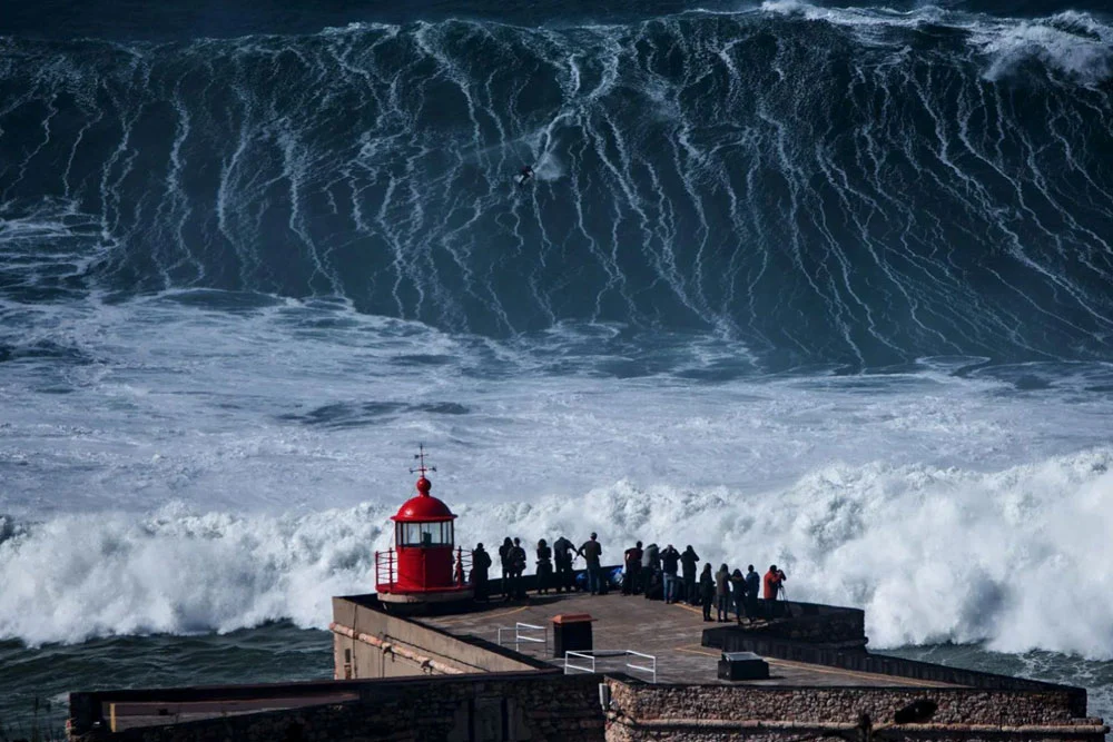 surf-in-nazare-portugal